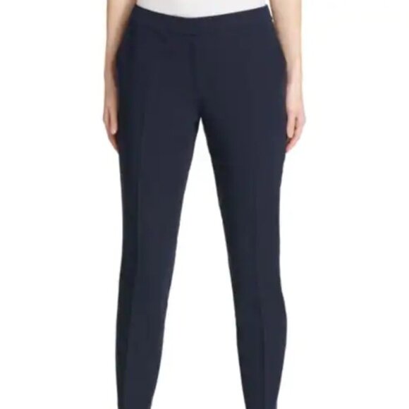 Tommy Hilfiger Pants - NWT Tommy Hilfiger Size 2 Radcliffe Navy Crop Pant